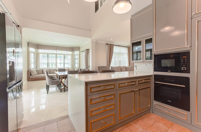 House with Shared Pool in Bangnatrad 